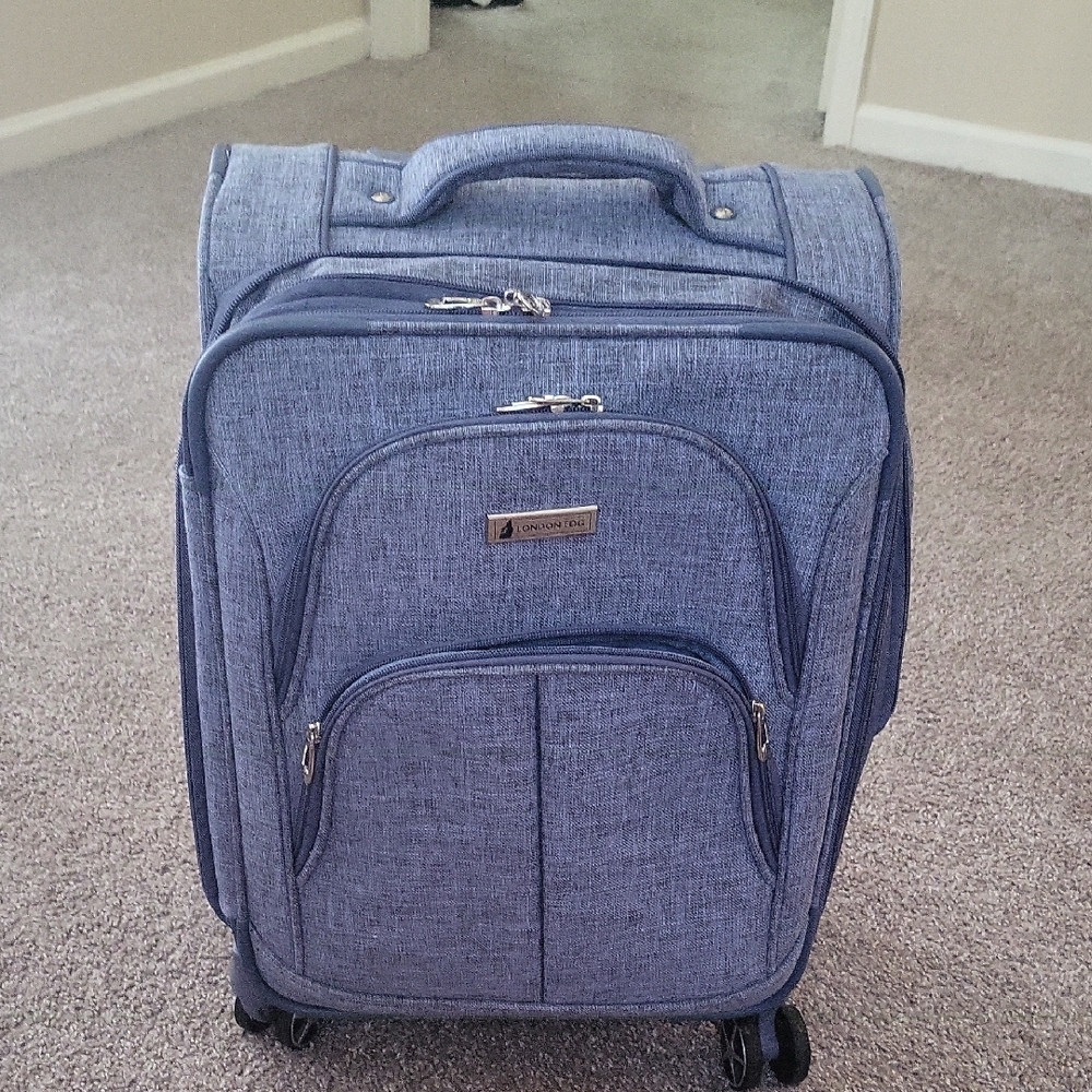 London Fog Heathered Navy Travel Spinner Carry-On